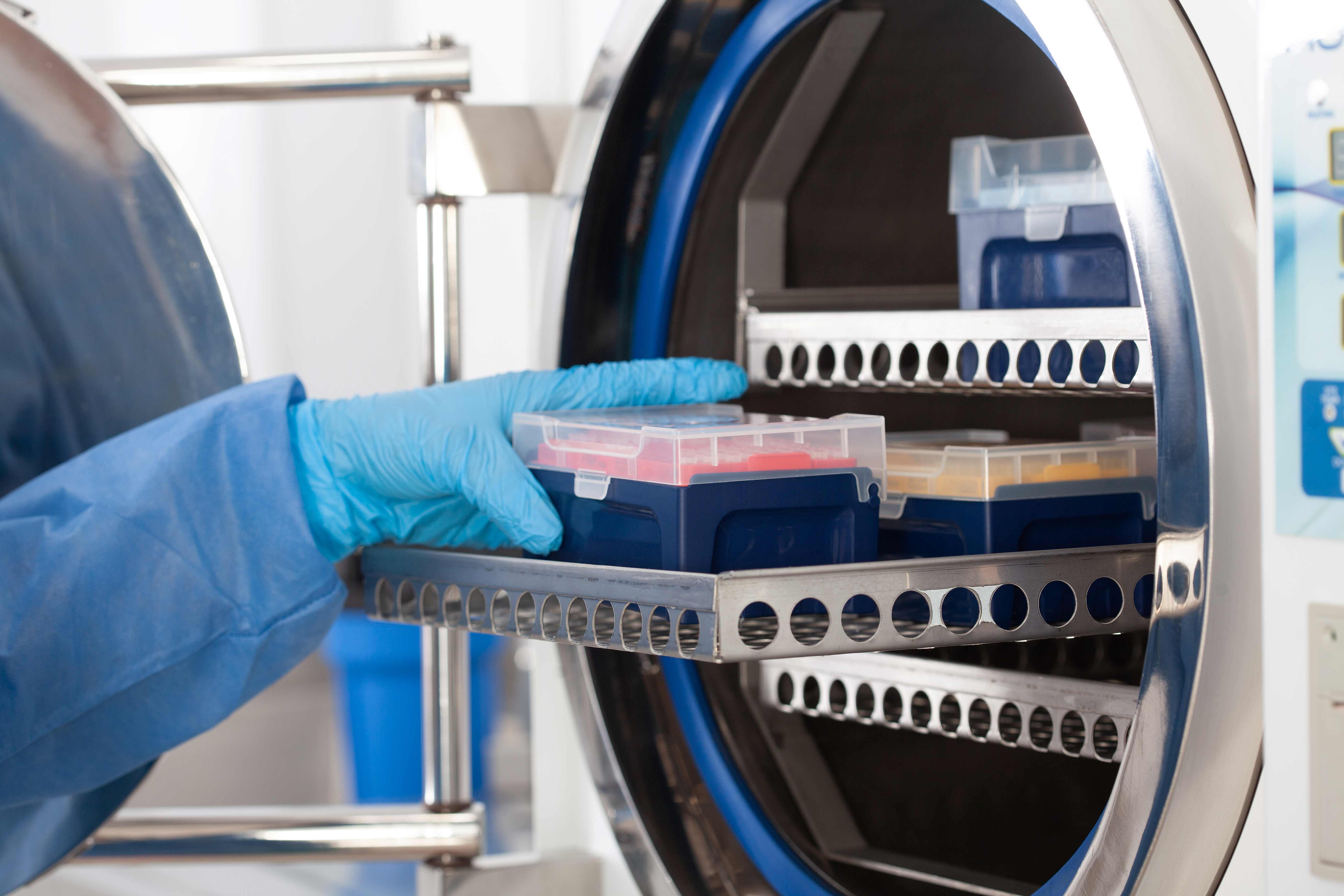 The Advantage of Autoclavable Plastics Over Traditional Materials 